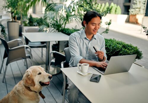 Zwischen Calls und Gassigehen: Business-Alltag mit Hund meistern