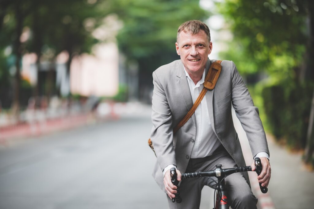 Radfahren im Businesslook | Vitamin c 1000