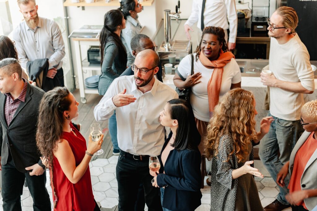 Menschen im Gespräch bei Business-Event | Tagungshotel NRW